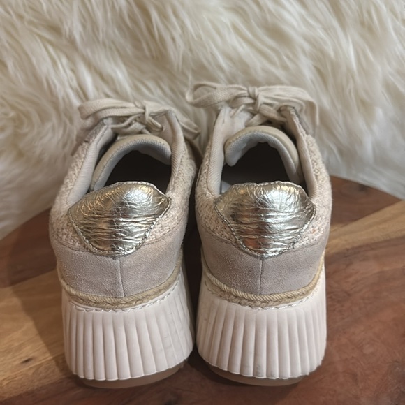 Dolce Vita Dandi Platform Sneaker - Picture 6 of 9